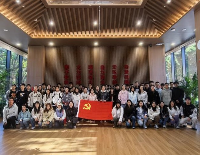 传承“两弹一星”精神 凝聚团结